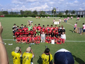 石川県サッカー選手権決勝戦後の集合写真